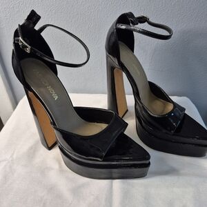 Fashion Nova Glossy Black Platform Heels